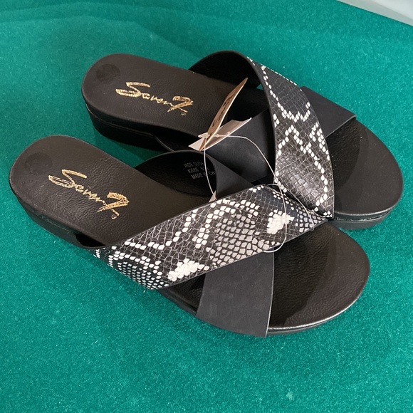 Platform Slides by Seven7 Brand. NWT! - Picture 1 of 16